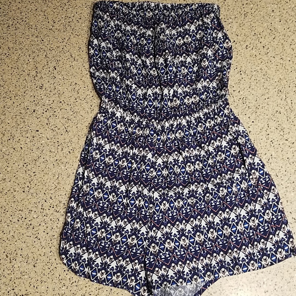 Divided SZ 6 NWT strapless romper